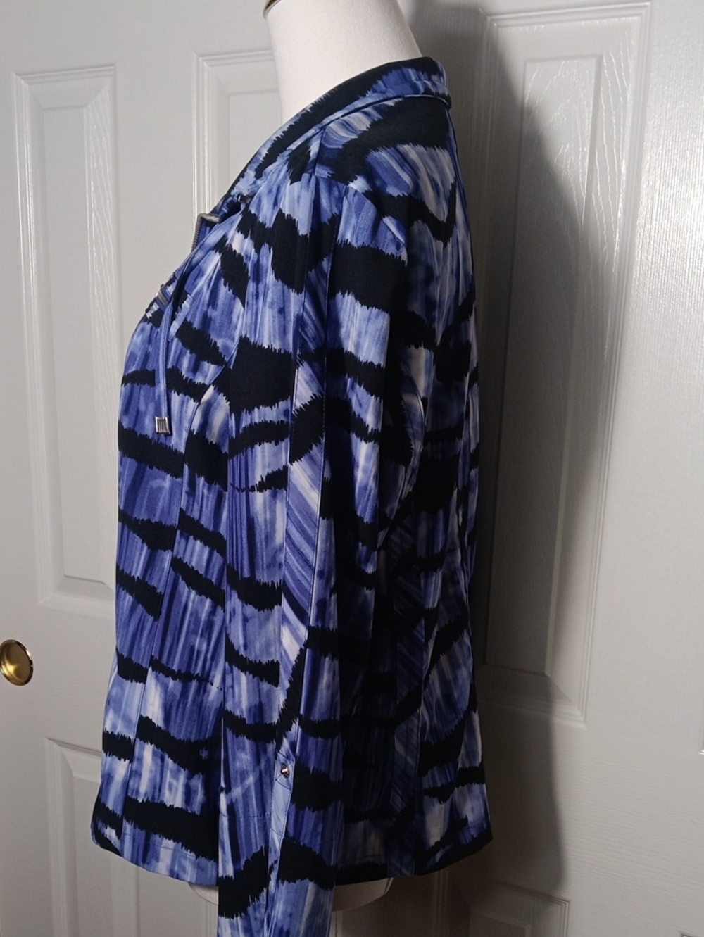 Chico’s Zenergy Purple Abstract Tie Dye Zip Up Jacket EUC - Size 1 / US 8 Med - Picture 4 of 13